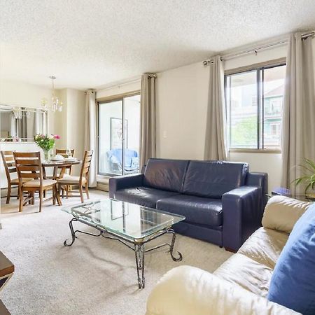 Entire Condo Downtown, Walk To Bmo & Stampede, Parking, 1,5 Hrs To Banff YYC المظهر الخارجي الصورة
